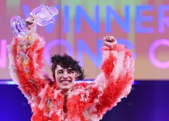 Fituesi i Eurovisionit, Nemo, do të kthejë trofeun në shenjë proteste ndaj pjesëmarrjes së Izraelit në vitin 2026