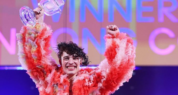 Fituesi i Eurovisionit, Nemo, do të kthejë trofeun në shenjë proteste ndaj pjesëmarrjes së Izraelit në vitin 2026