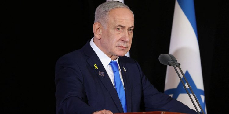 Netanyahu kërkon falje për çështjen e korrupsionit, mes presionit politik dhe debatit publik
