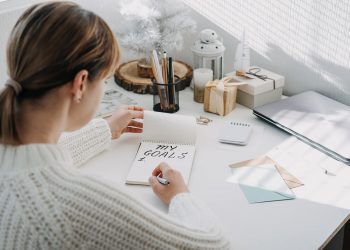 Dy fjalë që duhen shmangur kur vendosim objektivat e Vitit të Ri