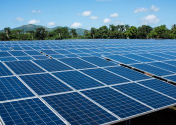 “Bumi” diellor i Indisë përballet me një problem të fshehur: mbetjet e paneleve