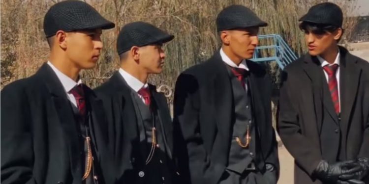 Veshja si “Peaky Blinders” kthehet në shkelje morale nën regjimin taleban