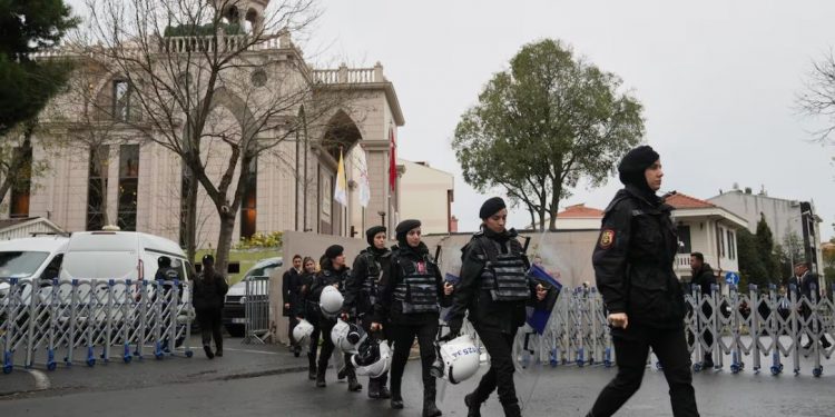 Turqia arreston 115 të dyshuar të ISIS-it që planifikonin sulme për Krishtlindje dhe Vitin e Ri