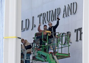 Koncerti tradicional i Krishtlindjes u anulua pas vendimit për shtimin e emrit të Trump në Qendrën Kennedy