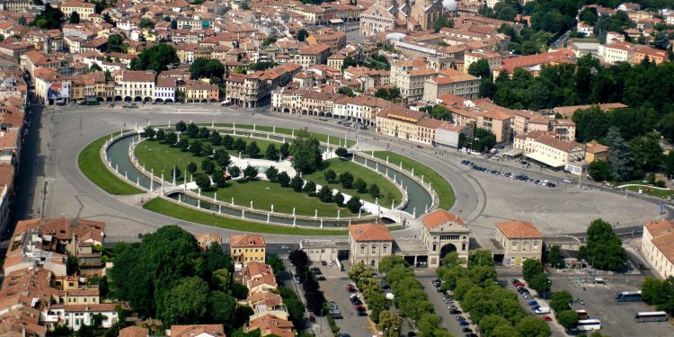 Itali: Skandal privatësie pas pushimit nga puna