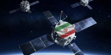 Irani lëshon tre satelitë të rinj me raketë ruse Soyuz