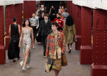 Moda zbret në metro: Chanel magjeps Nju Jorkun me një shfaqje të papritur