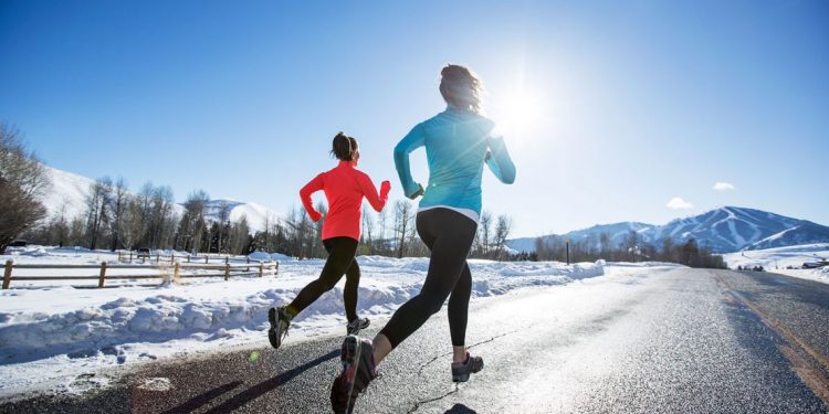 Stërvitja në acarin e dimrit: e shëndetshme apo e rrezikshme?
