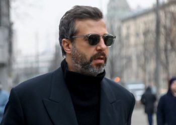 I famshëm dje, i padukshëm sot: ndëshkimi i heshtur për një zë kundër pushtetit