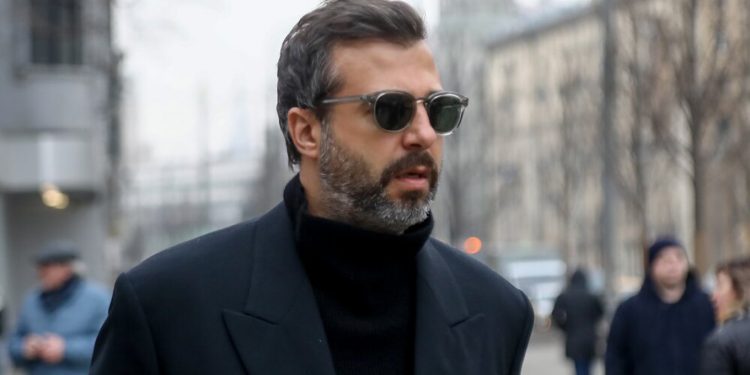 I famshëm dje, i padukshëm sot: ndëshkimi i heshtur për një zë kundër pushtetit