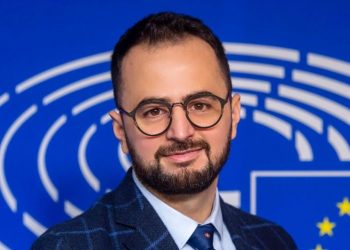 “Avokati i Popullit” si trup pa seks dhe gjini