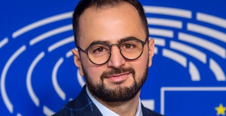 “Avokati i Popullit” si trup pa seks dhe gjini