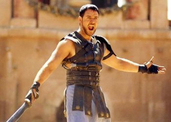 Russell Crowe kritikon “Gladiator II”: “Humbi thelbin moral që e bëri filmin të paharrueshëm”