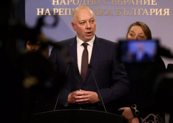 Kryeministri i Bullgarisë dorëhiqet pas protestave masive kundër korrupsionit: “Qeveria largohet sot”