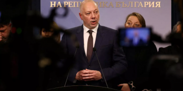 Kryeministri i Bullgarisë dorëhiqet pas protestave masive kundër korrupsionit: “Qeveria largohet sot”