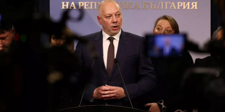 Kryeministri i Bullgarisë dorëhiqet pas protestave masive kundër korrupsionit: “Qeveria largohet sot”