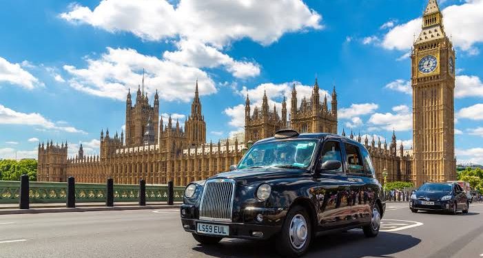 Epoka dixhitale? Jo në Londër: Taksistët mësojnë qytetin përmendësh!