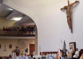 Kisha Katolike në Shqipëri përcjell urimin e Krishtlindjes: një thirrje për paqe, shpresë dhe afrim njerëzor