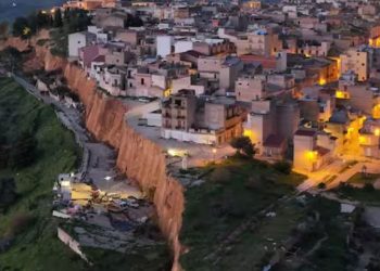 Shtëpi në prag shembjeje, frikë dhe evakuime masive në jug të Italisë