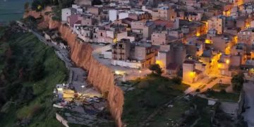Shtëpi në prag shembjeje, frikë dhe evakuime masive në jug të Italisë