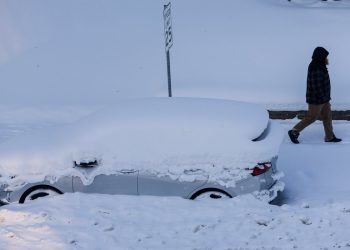 SHBA paralizohet nga stuhia dimërore: Anulohen mbi 9 mijë fluturime