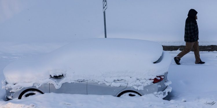 SHBA paralizohet nga stuhia dimërore: Anulohen mbi 9 mijë fluturime