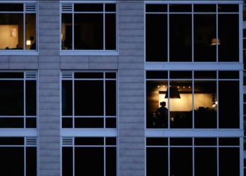 Të rrish zgjuar natën mund të dëmtojë zemrën