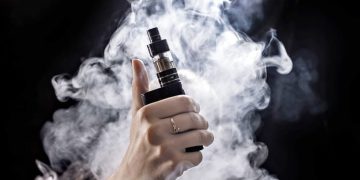 Singapori shpall luftë totale ndaj cigareve elektronike: Burg, rrahje me kamzhik dhe zero tolerancë