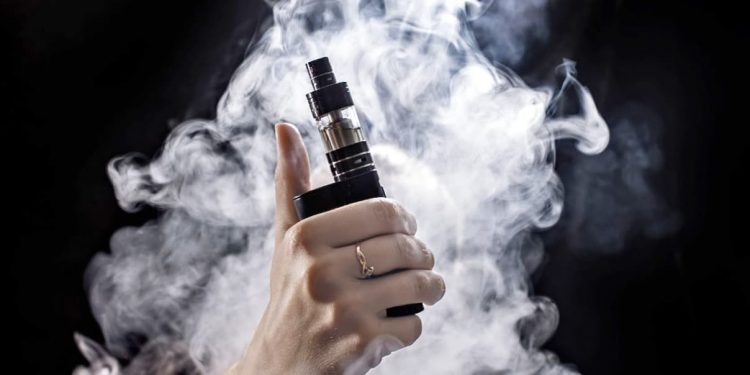 Singapori shpall luftë totale ndaj cigareve elektronike: Burg, rrahje me kamzhik dhe zero tolerancë