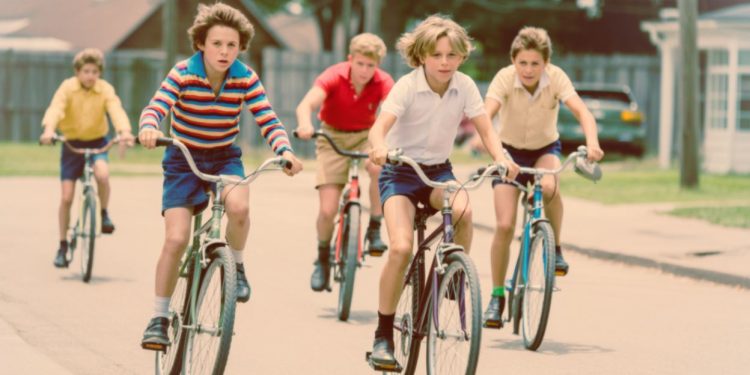 Fëmijët e viteve ’60–’70 u rritën ndryshe: 9 mësime jete që sot pothuajse nuk u mësohen më