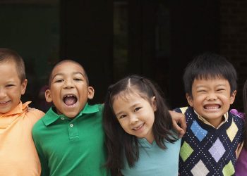 Skandal shkencor: Të dhënat gjenetike të mbi 20 mijë fëmijëve amerikanë u përdorën për të “provuar” superioritetin racial