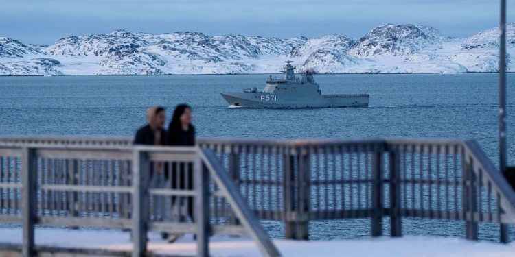 Trump kërcënon botën me tarifa për Groenlandën: “O me ne, ose paguani”