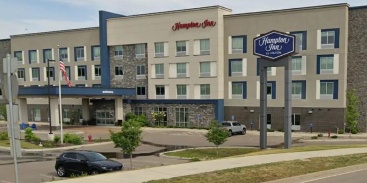 Hilton shkëput bashkëpunimin me një hotel në SHBA pasi refuzoi agjentët federalë të emigracionit