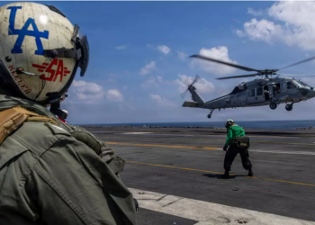 Anije lufte dhe avionë luftarakë: çfarë është “armada gjigante” që Trump po dërgon drejt Iranit