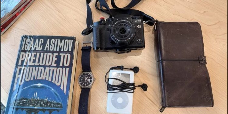 Të lodhur nga AI, njerëzit po i përkushtohen stilit analog të jetesës në vitin 2026