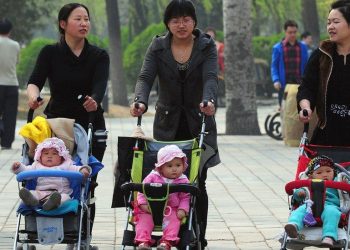 Shteti u lutet qytetarëve për fëmijë, por kinezët thonë “jo”