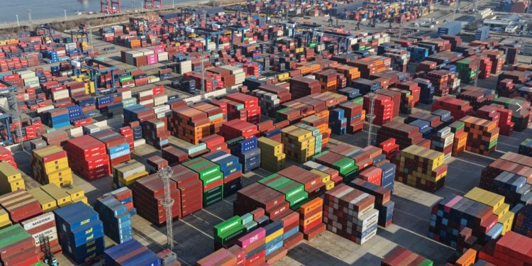 Kina thyen rekordin botëror: suficit tregtar mbi 1.1 trilion dollarë në vitin 2025