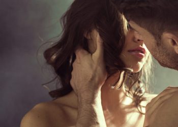 Mungon seksi? 6 mënyra pёr të rizgjuar dëshirën në çift