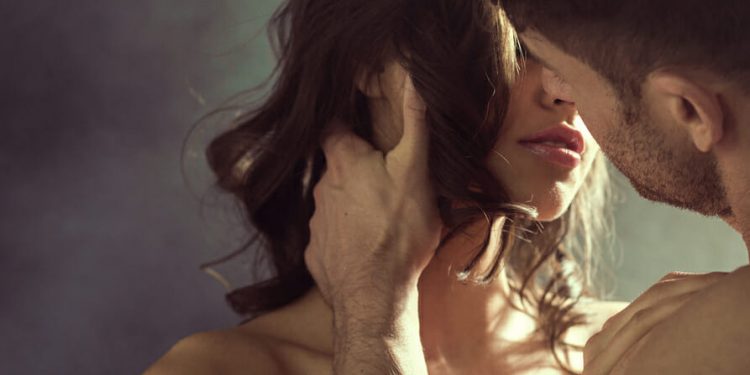 Mungon seksi? 6 mënyra pёr të rizgjuar dëshirën në çift