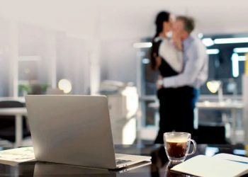 Angli / Rashë në dashuri me shefin – pas disa netëve të zjarrta ai s’më do më