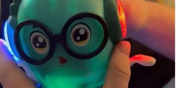 A po na pёrgjojnё edhe pёrmes lodrave?