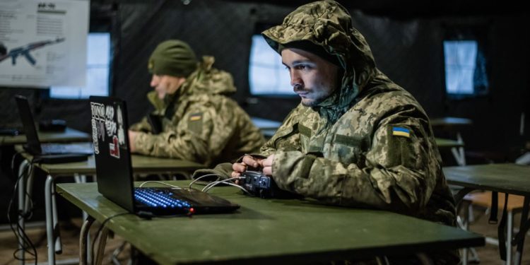 Studimi: Lufta në Ukrainë rriti ndjeshëm përdorimin e pornografisë