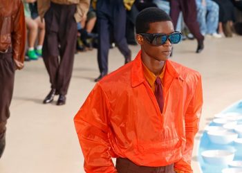 Nga pulovrat me zinxhir te kostumi modern: Si po ndryshon mënyra si vishen burrat