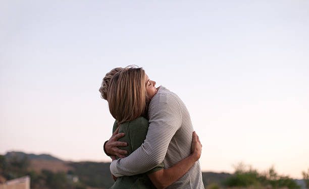 Marrёdhёnia nё ҫift: Martesa, liria, dashuria, emocioni dhe njё burrё qё lejoi bashkëshorten të kishte një lidhje jashtëmartesore