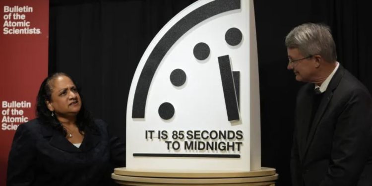 Ora e Kiametit në pikën më kritike të historisë: Shkencëtarët vendosin fundin e botës në 85 sekonda