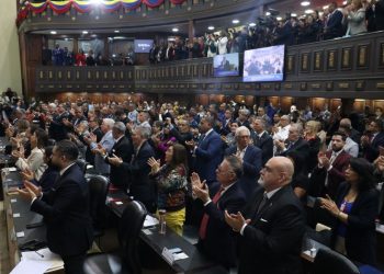 Karakas: Parlamenti mblidhet, tё gjithё nё mbrojtje tё Maduros