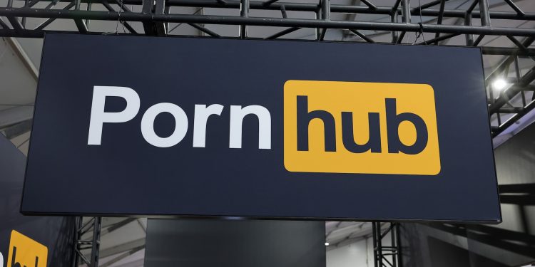 Pornhub mbyll aksesin për përdoruesit e rinj në Mbretërinë e Bashkuar pas ligjit për verifikimin e moshës