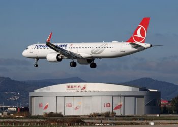 Alarm për bombë në bord: Avioni i Turkish Airlines bën ulje emergjente në Barcelonë