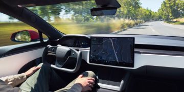 Autopiloti nën akuzë: Tesla përballet me drejtësinë