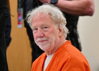 Timothy Busfield do gjykohet i lirё pёr akuzat e sulmit seksual